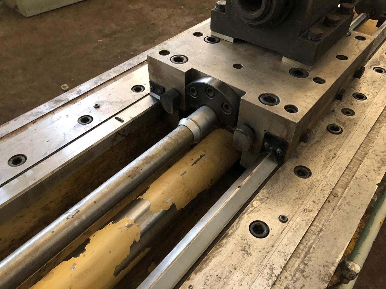 Фото протяжного горизонтального верстата 7Б57